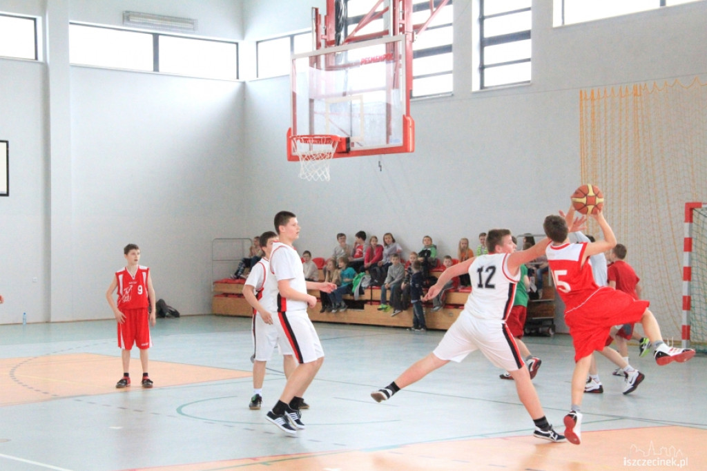 Turniej Regionalny Igrzysk Młodzieży Szkolnej w mini koszykówce chłopców