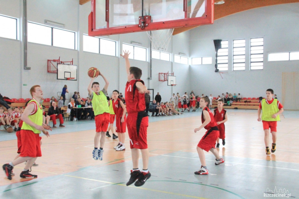 Turniej Regionalny Igrzysk Młodzieży Szkolnej w mini koszykówce chłopców