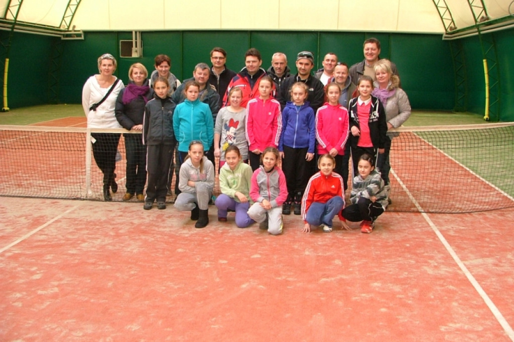 Halowy Turniej Skrzatek i Skrzatów