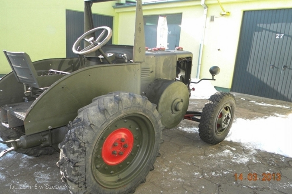 Uczniowie z Mechanika ożywili pomnik - fot. ZS nr 5 w Szczecinku