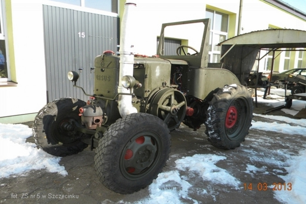 Uczniowie z Mechanika ożywili pomnik - fot. ZS nr 5 w Szczecinku