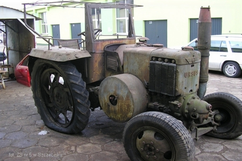 Uczniowie z Mechanika ożywili pomnik - fot. ZS nr 5 w Szczecinku