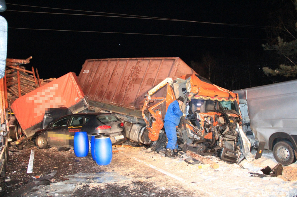 Zderzenie 4 samochodów pod Szczecinkiem