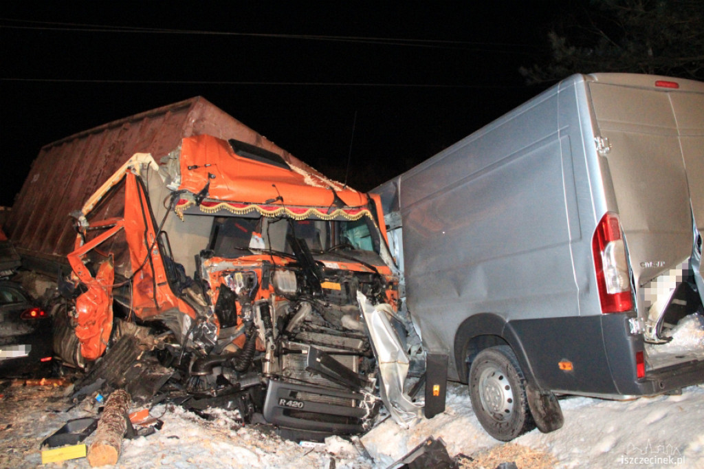 Zderzenie 4 samochodów pod Szczecinkiem