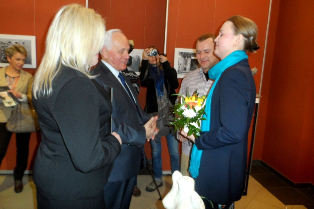 Wernisaż wystawy rzeźb Dominiki Rumińskiej i Sylwestra Chłodzińskiego