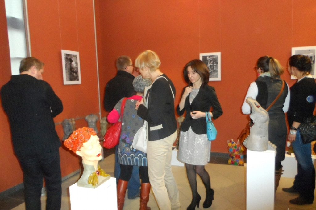 Wernisaż wystawy rzeźb Dominiki Rumińskiej i Sylwestra Chłodzińskiego