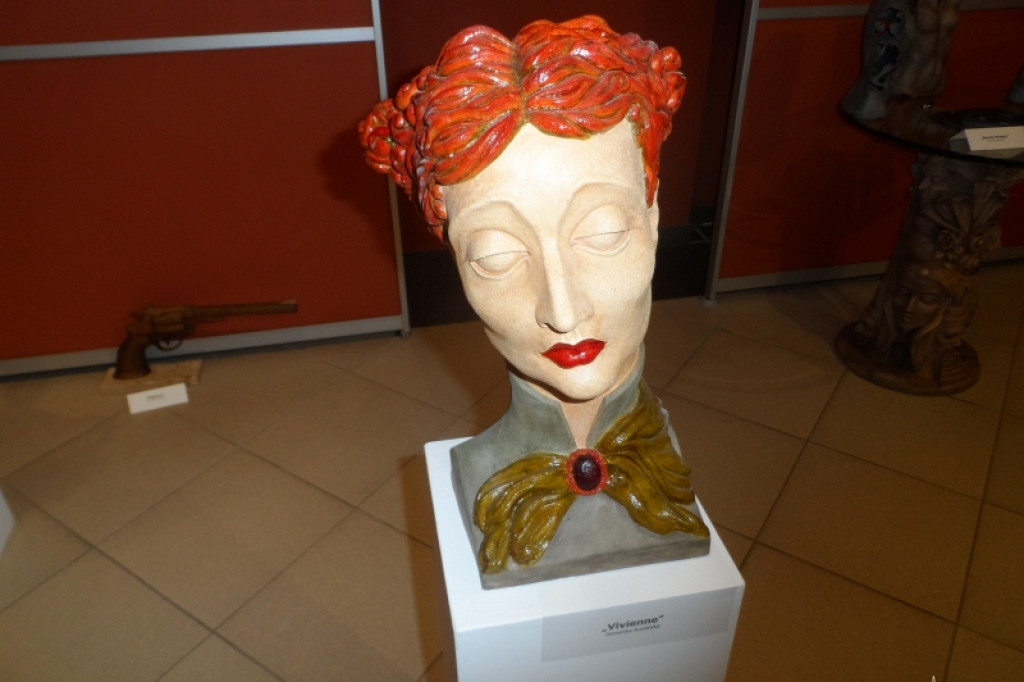 Wernisaż wystawy rzeźb Dominiki Rumińskiej i Sylwestra Chłodzińskiego