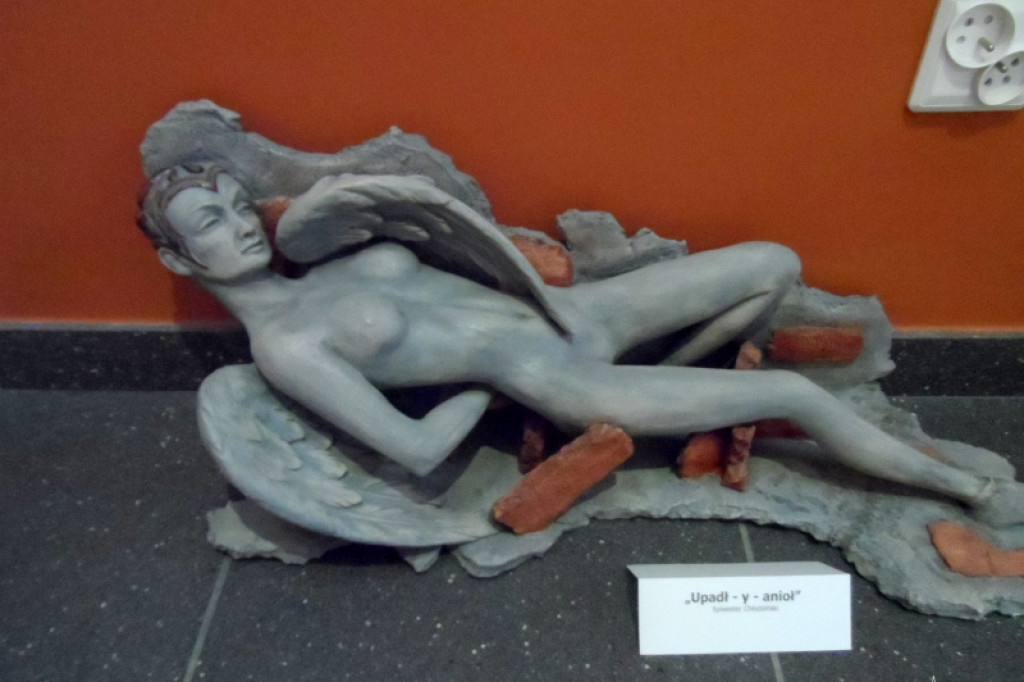 Wernisaż wystawy rzeźb Dominiki Rumińskiej i Sylwestra Chłodzińskiego