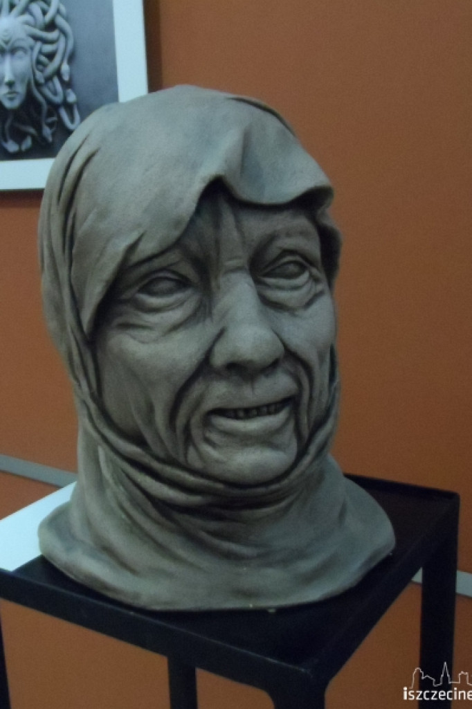 Wernisaż wystawy rzeźb Dominiki Rumińskiej i Sylwestra Chłodzińskiego