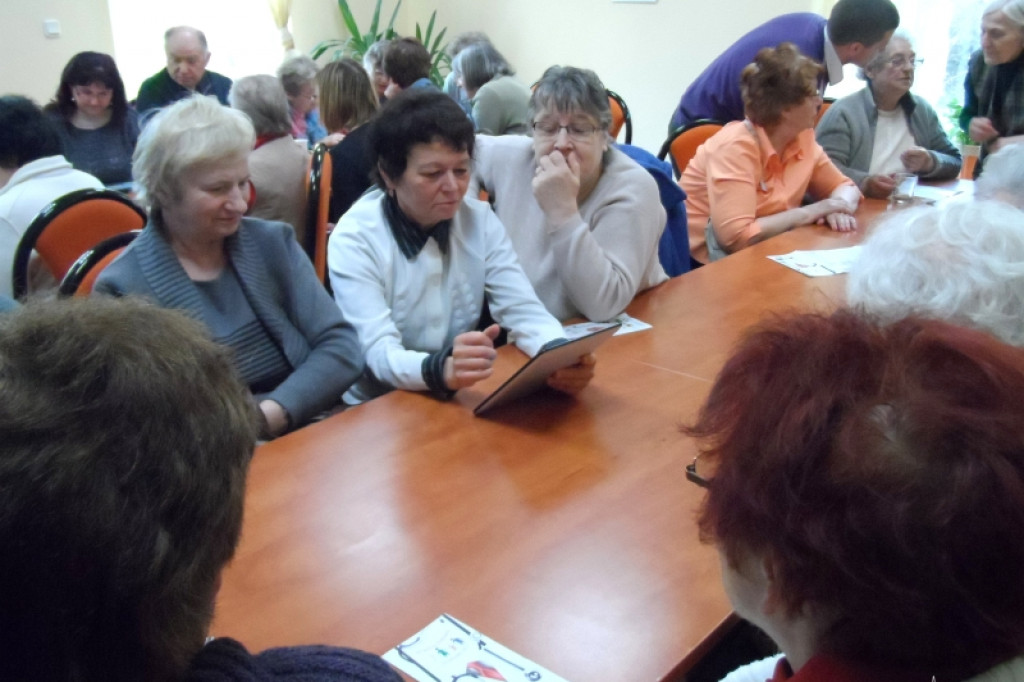 Seniorzy z tabletami