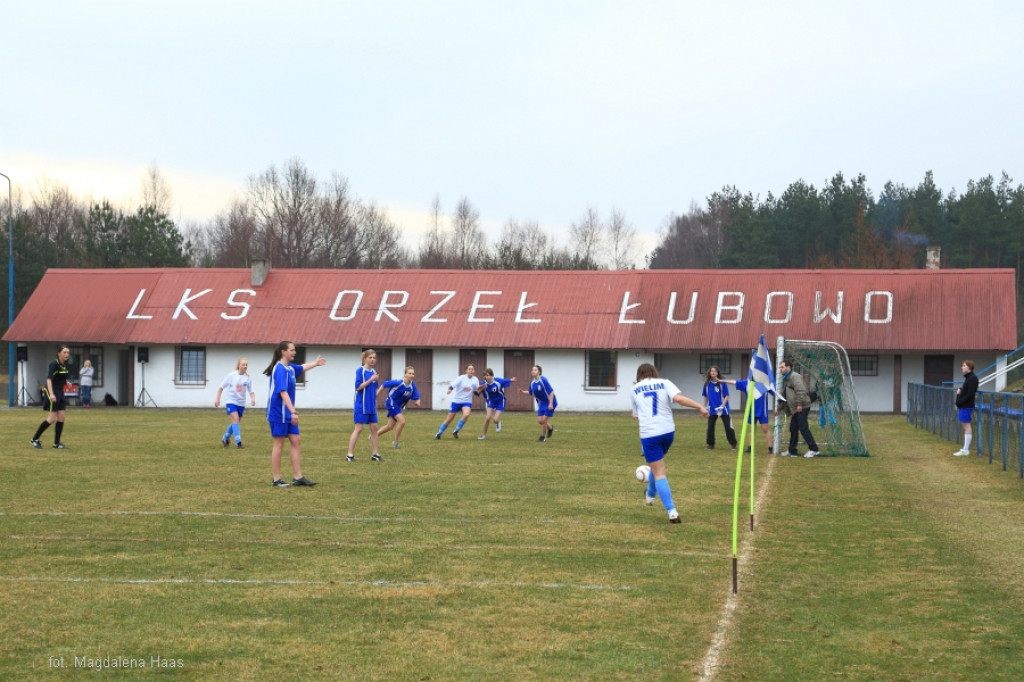 Gimnazjalistki z Barwic najlepsze w piłkę nożną