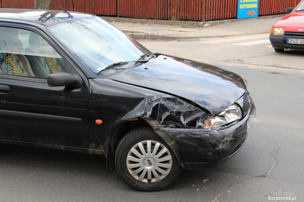 Kolizja na Kościuszki - Fordem w Mercedesa