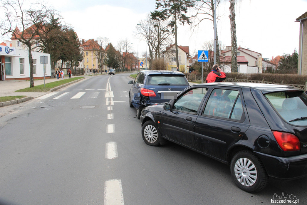 Kolizja na Kościuszki - Fordem w Mercedesa