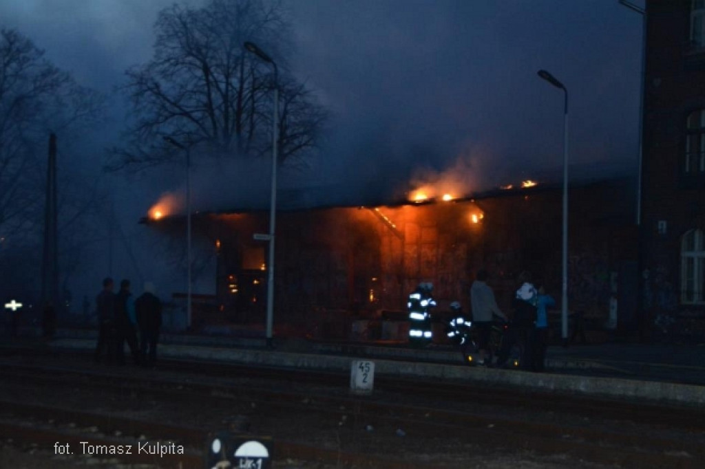 Pożar magazynów przy PKP w Czarnem