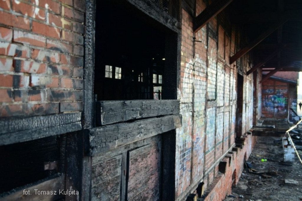 Pożar magazynów przy PKP w Czarnem