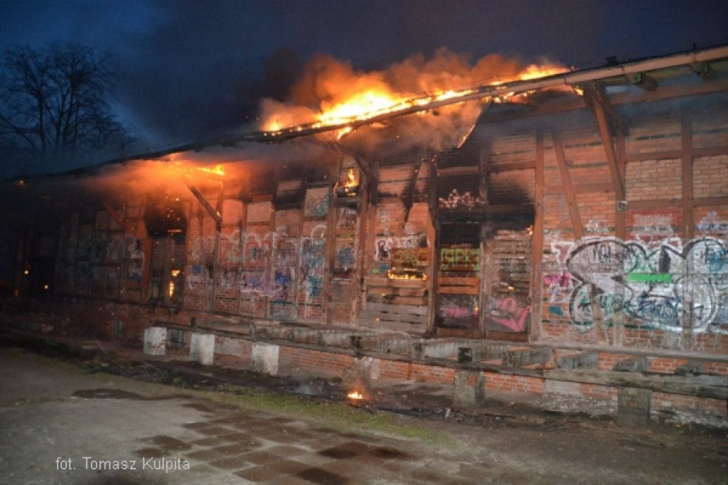 Pożar magazynów przy PKP w Czarnem