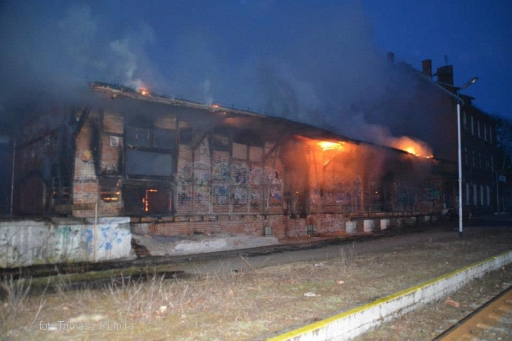 Pożar magazynów przy PKP w Czarnem