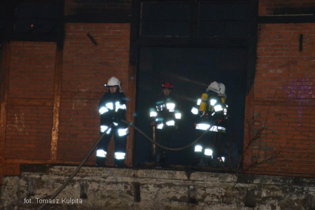 Pożar magazynów przy PKP w Czarnem