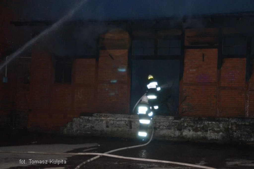 Pożar magazynów przy PKP w Czarnem