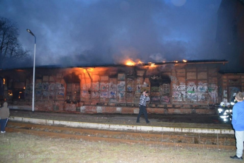 Pożar magazynów przy PKP w Czarnem