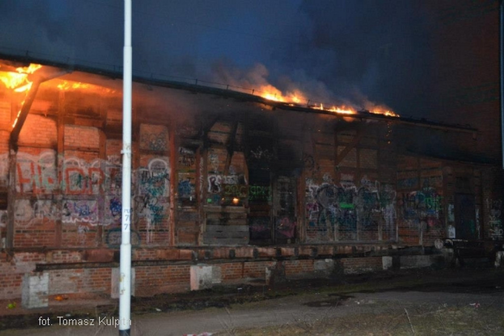 Pożar magazynów przy PKP w Czarnem