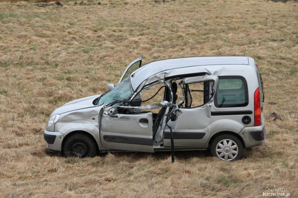 Renault odbił się od ciężarówki