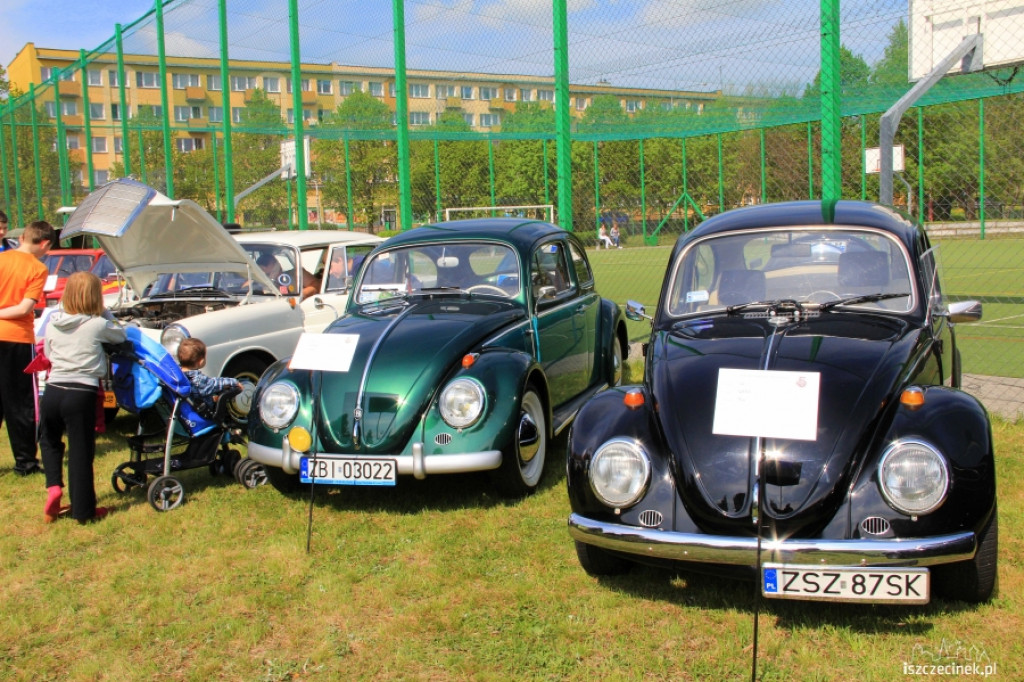 Wystawa pojazdów zabytkowych w ZS nr 5 w Szczecinku