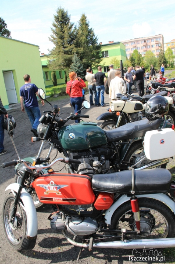 Wystawa pojazdów zabytkowych w ZS nr 5 w Szczecinku