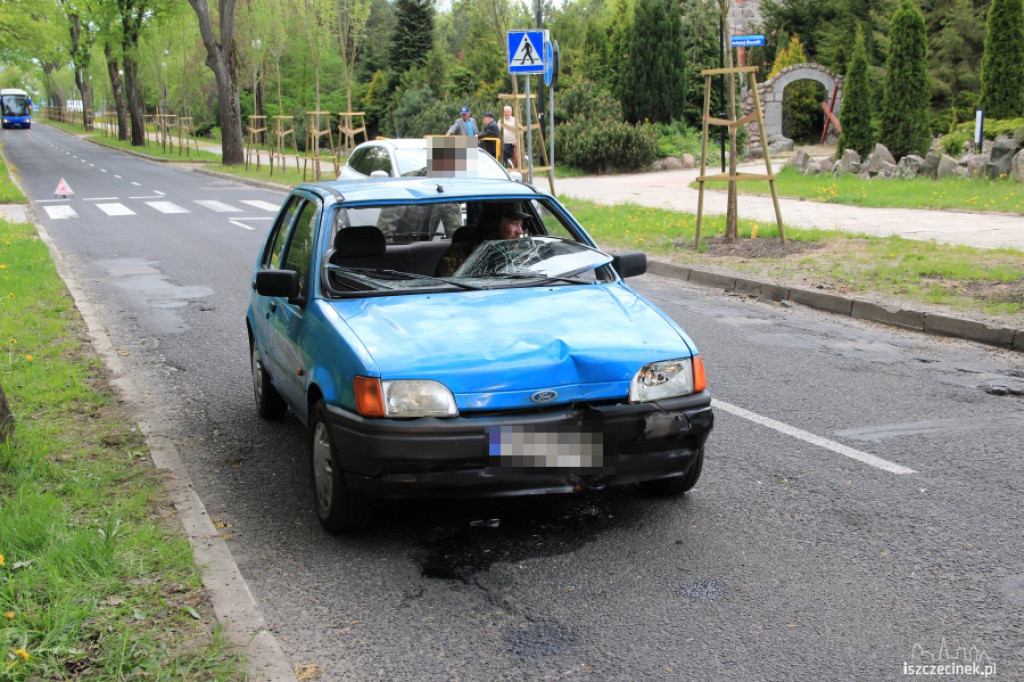 Czołowe zderzenie motocykla z fordem