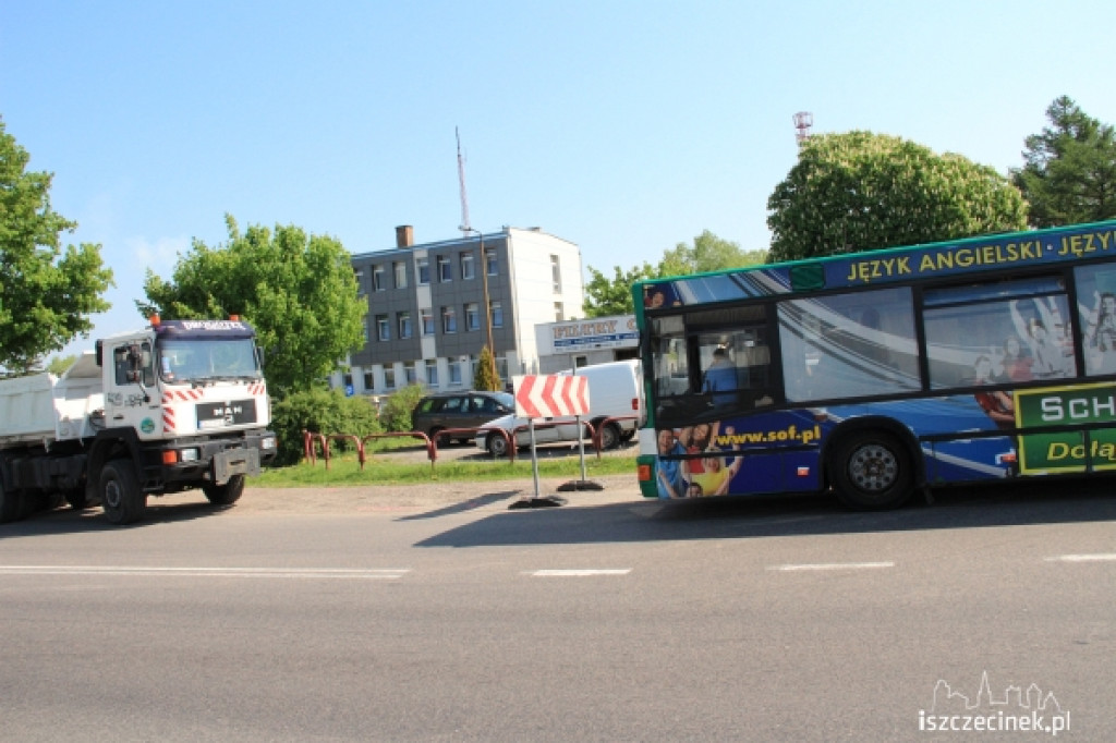 Budują zatoczki autobusowe na Pilskiej