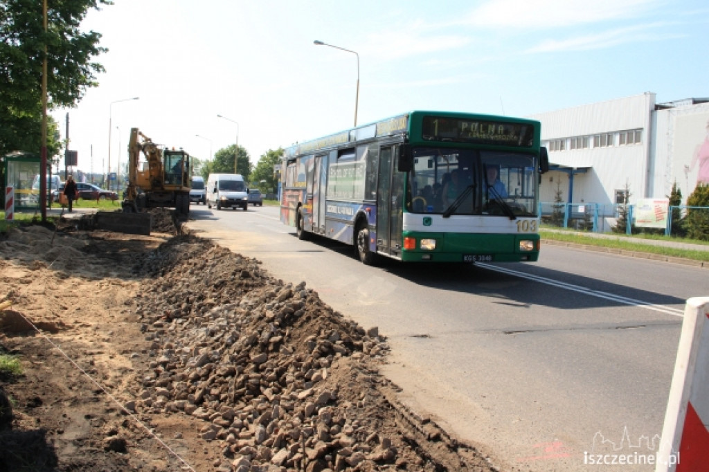 Budują zatoczki autobusowe na Pilskiej
