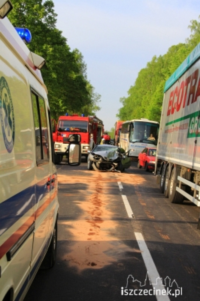 Czołowe zderzenie na dk 11