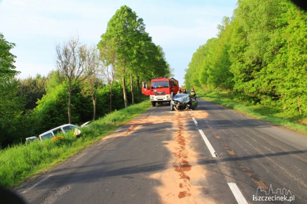 Czołowe zderzenie na dk 11