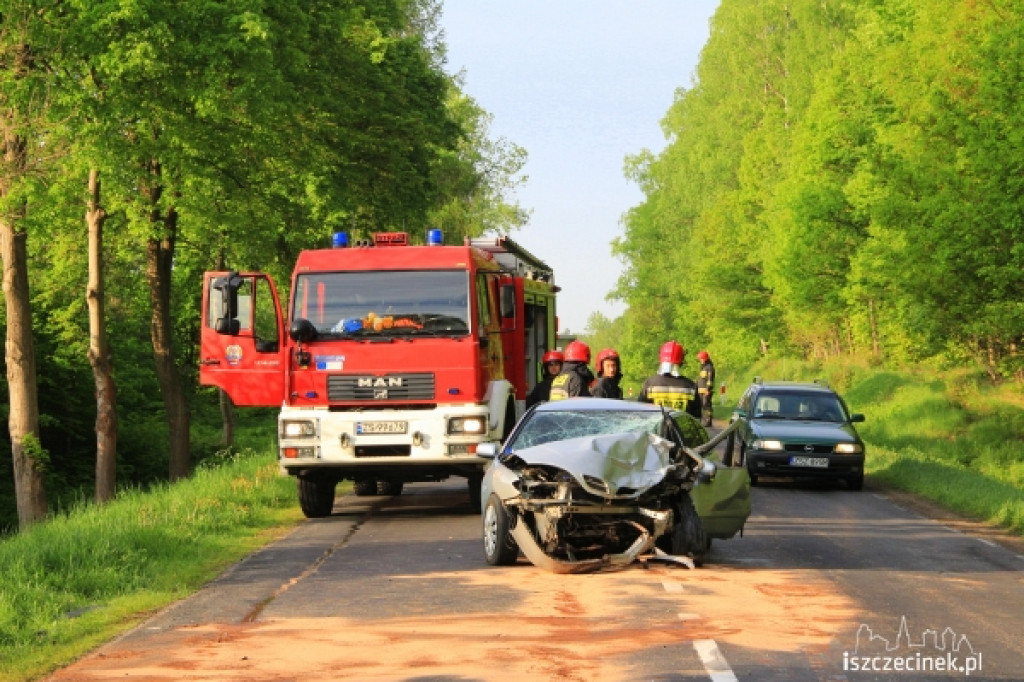 Czołowe zderzenie na dk 11