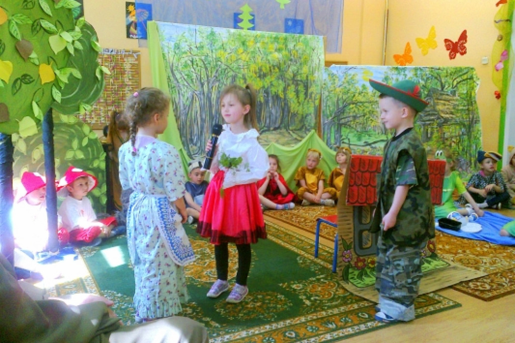Dzieci trzymają formę i chronią las