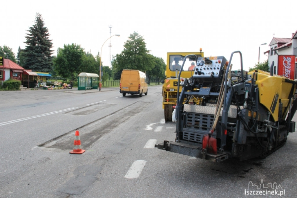 Utrudnienia na Cieślaka. Frezują i wycinają asfalt