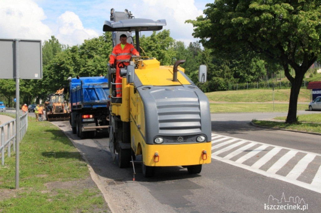 Utrudnienia na Cieślaka. Frezują i wycinają asfalt