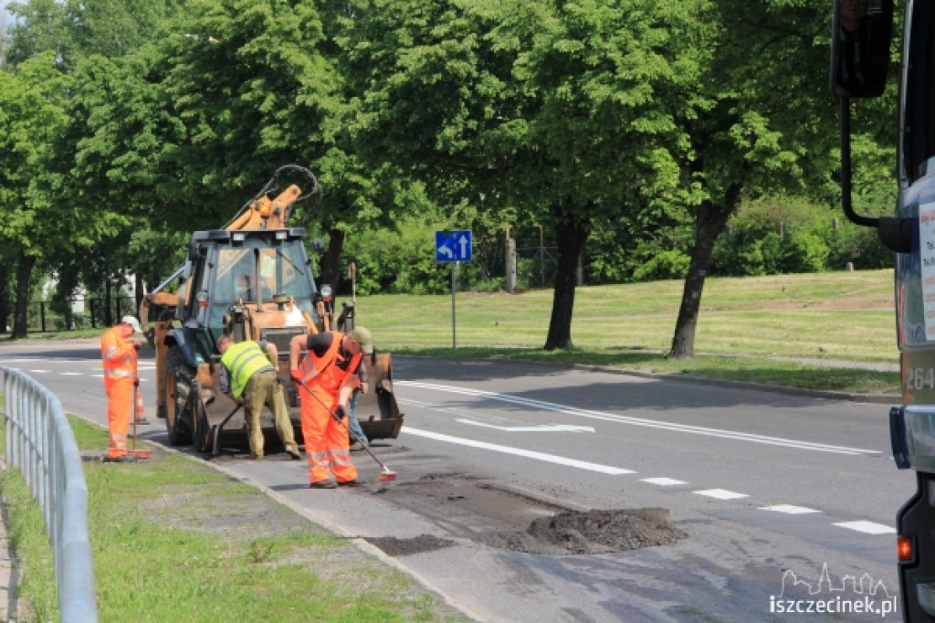 Utrudnienia na Cieślaka. Frezują i wycinają asfalt