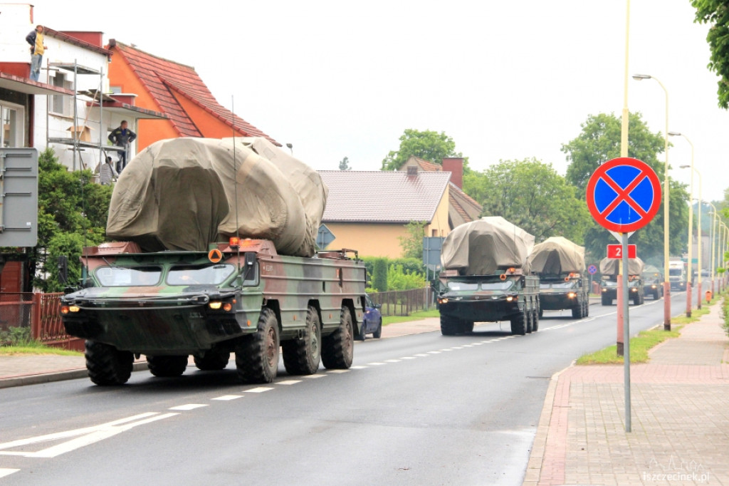 Wojskowe kolumny przejeżdżają przez Szczecinek