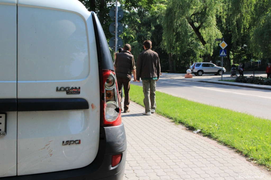 Motorower uderzył w osobówkę