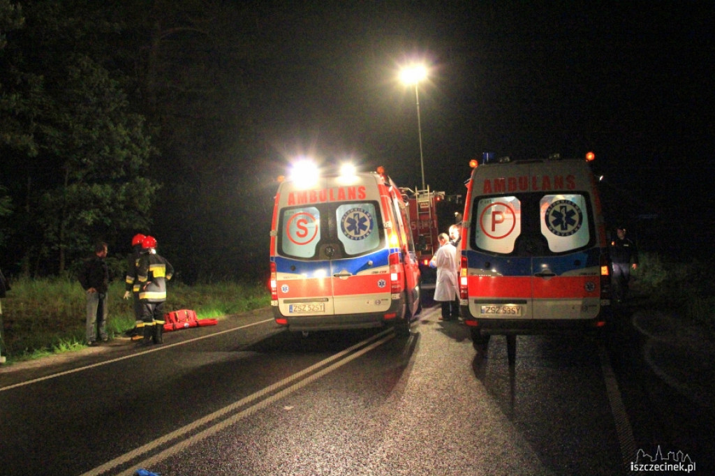 Dachował bus z sześcioma osobami