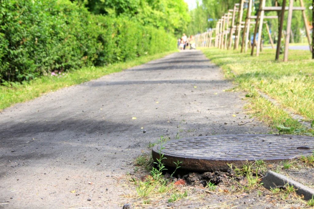 Wystające studzienki straszą rowerzystów