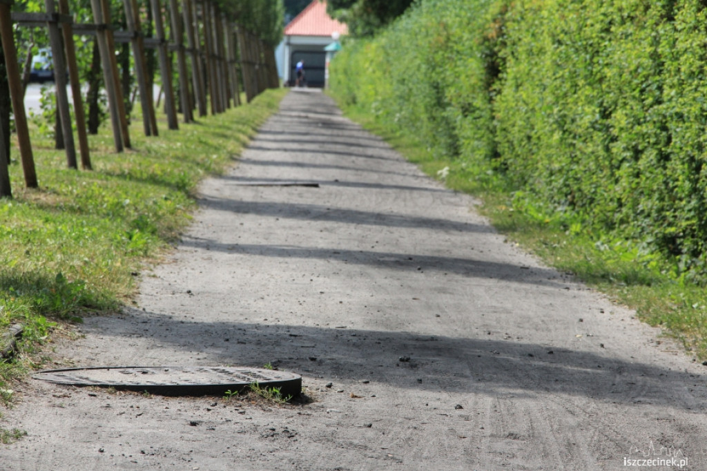 Wystające studzienki straszą rowerzystów