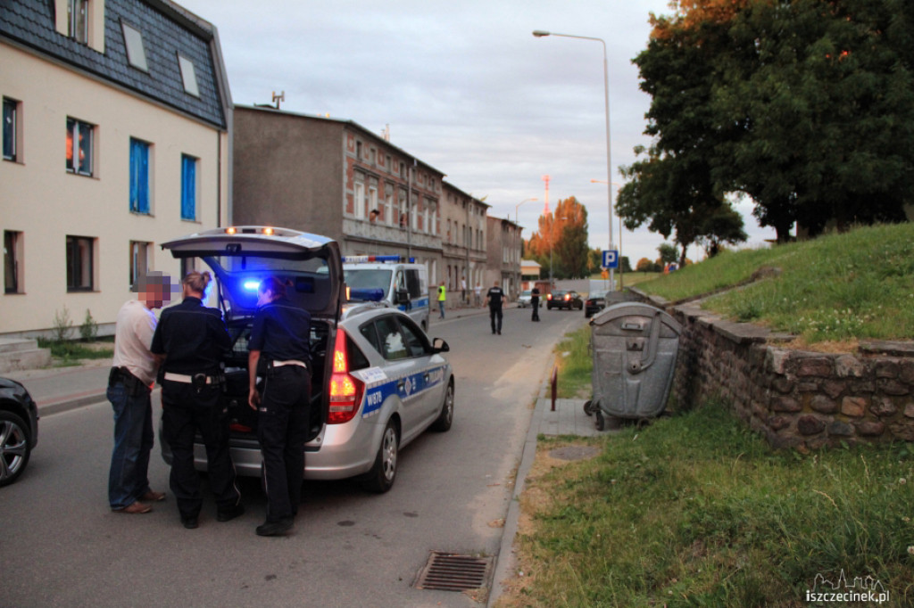 Policjanci zaatakowani siekierą