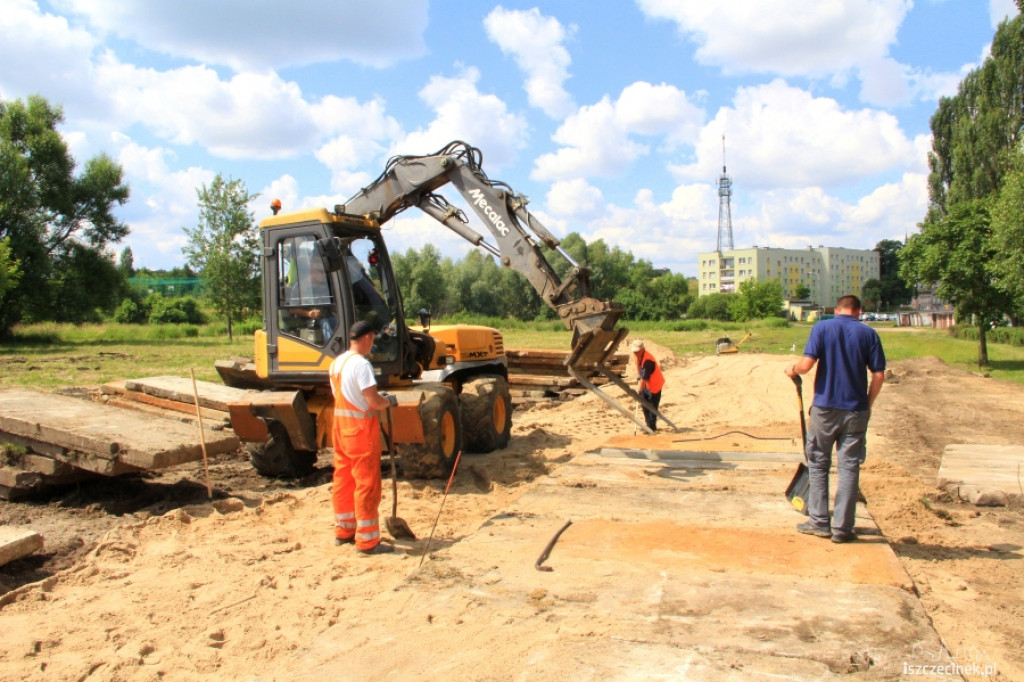 Budują tymczasowe targowisko
