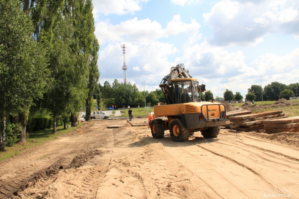 Budują tymczasowe targowisko