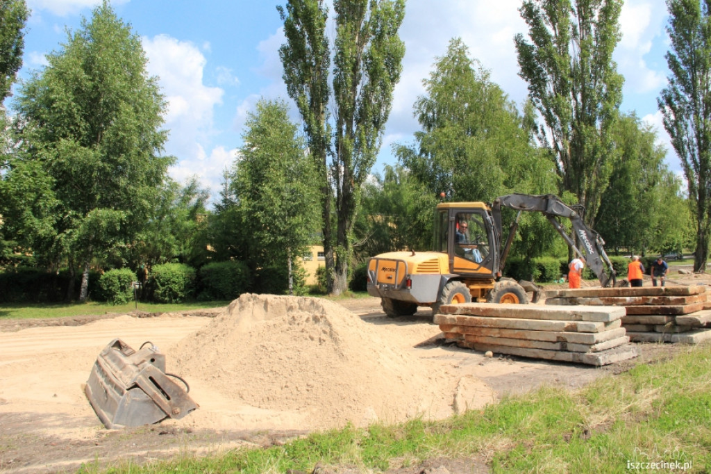 Budują tymczasowe targowisko