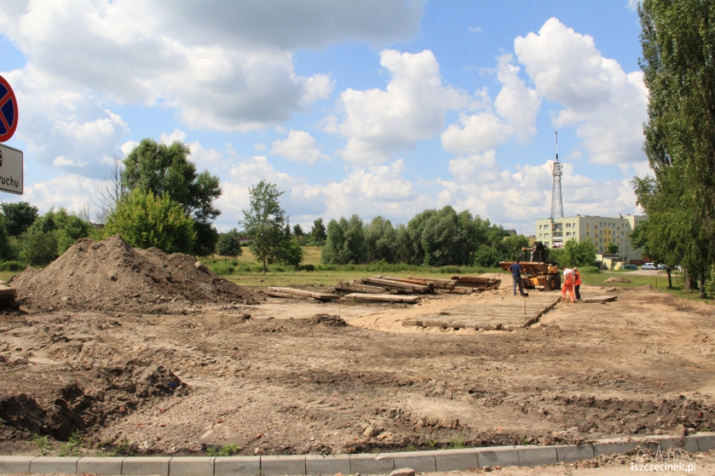 Budują tymczasowe targowisko