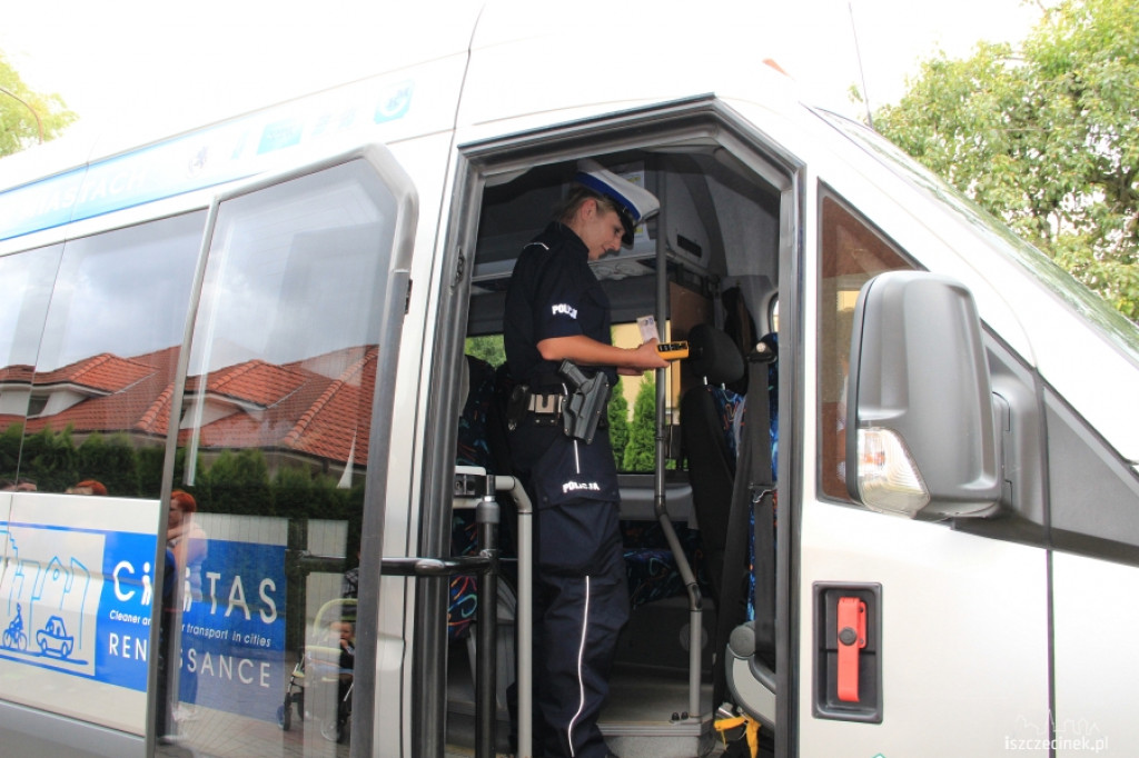 Policja kontroluje autokary