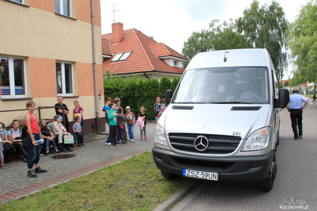 Policja kontroluje autokary